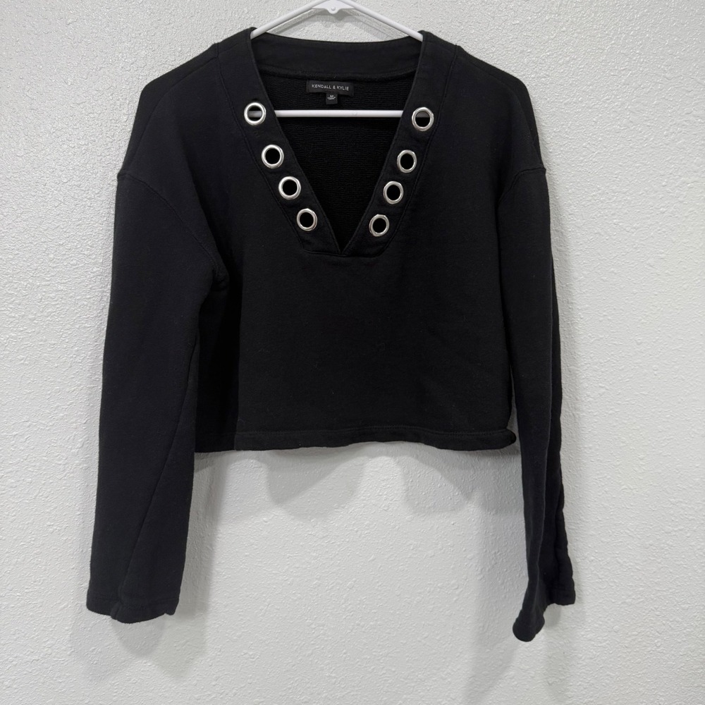 Kendall Kylie Black Cropped Sweatshirt V Neck‎ Grommet Detail Long Sleeve M